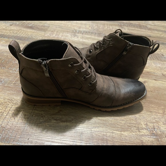 Metrocharm MC144 Men's Casual Mid-Top
Lace Up Cap Toe Oxford Boot
Size 7.5 - Picture 4 of 4